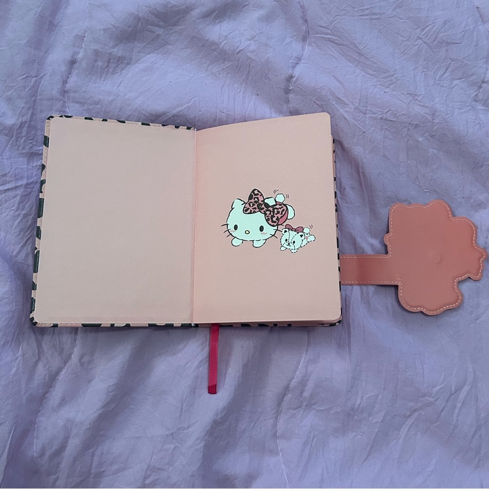 Hello Kitty Pink Leopard Notebook - Picture 4 of 7